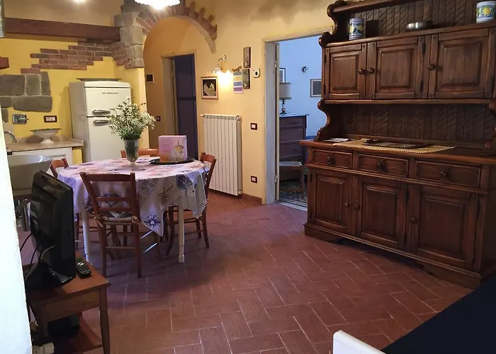 Casa Monica Capoliveri 卡波利韦里