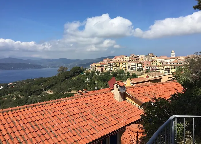 Casa Monica Capoliveri 公寓 *